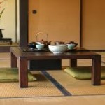 drewniana ława w stylu japońskim